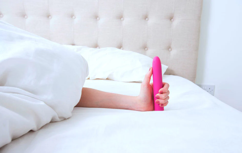 Sexo com vibrador – como incluir brinquedos eróticos na relação sexual.